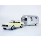 FORD MUSTANG jaune 1968 + caravane AIRSTREAM 1/43